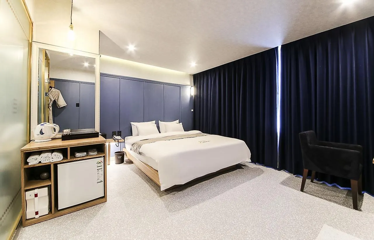 Carino Hotel Busan 2*,