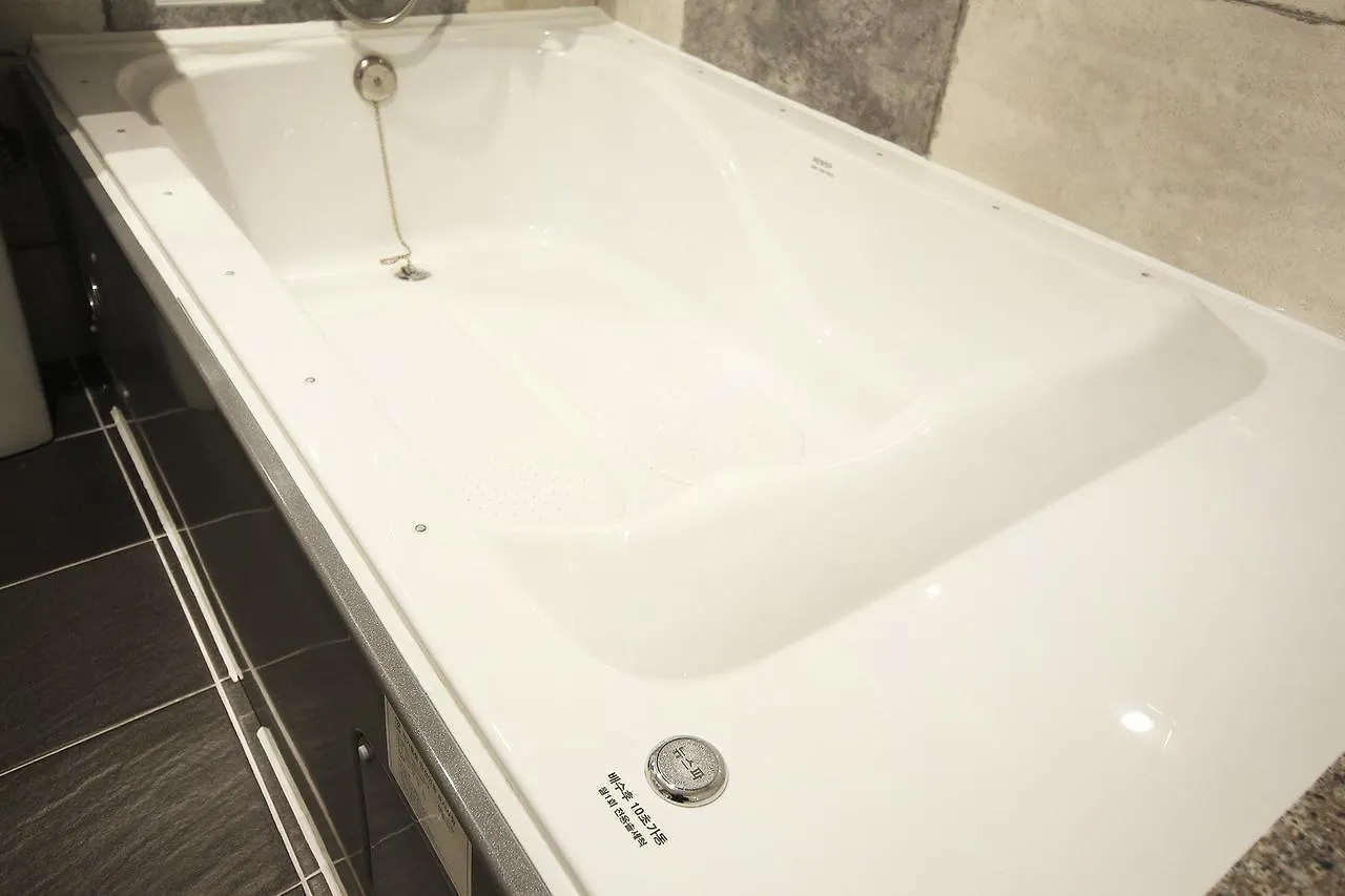 Carino Hotel Busan 2*,